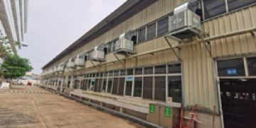 面積大、人少的廠房車間降溫，可以用環(huán)?？照{(diào)這樣降溫！