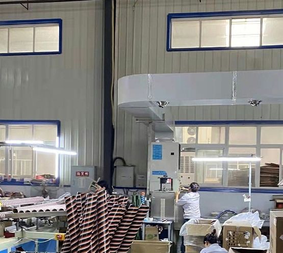 工業省電空調鐳雕工廠降溫工程案例.jpg 工業省電空調鐳雕工廠降溫工程案例.jpg