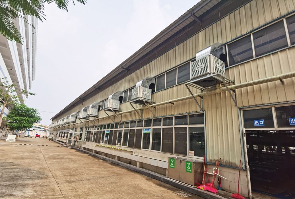 工業(yè)水冷環(huán)保空調(diào)為廠房降溫通風.jpg 工業(yè)水冷環(huán)保空調(diào)為廠房降溫通風.jpg