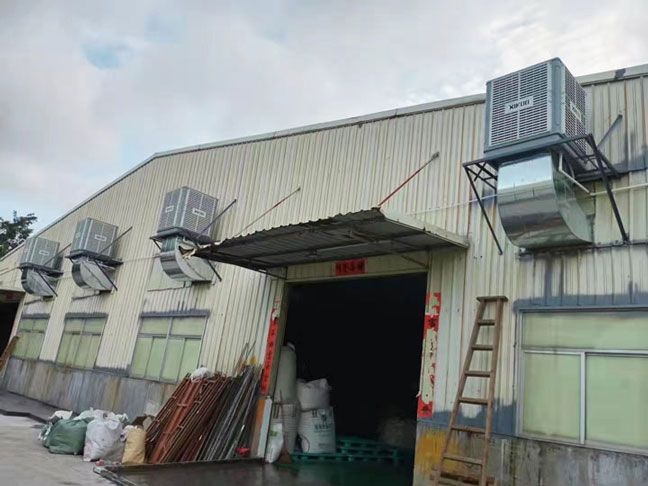 星科環(huán)保空調冷風機給五金廠房降溫通風.jpg