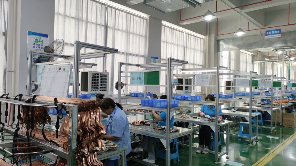 星科工業(yè)省電空調-立式軸流機應用于五金廠車間降溫.jpg 星科工業(yè)省電空調-立式軸流機應用于五金廠車間降溫.jpg